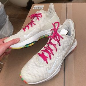 Nike Volleyball shoes. Size women’s 9.5. White